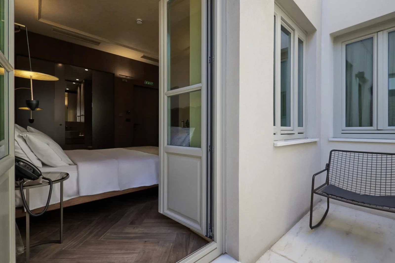 Standard Athenian room