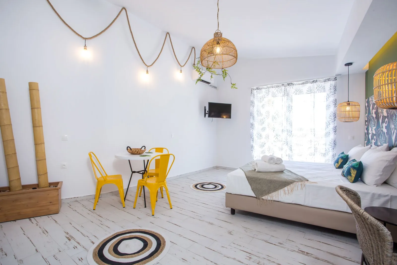 Junior Suite with Side Sea View
