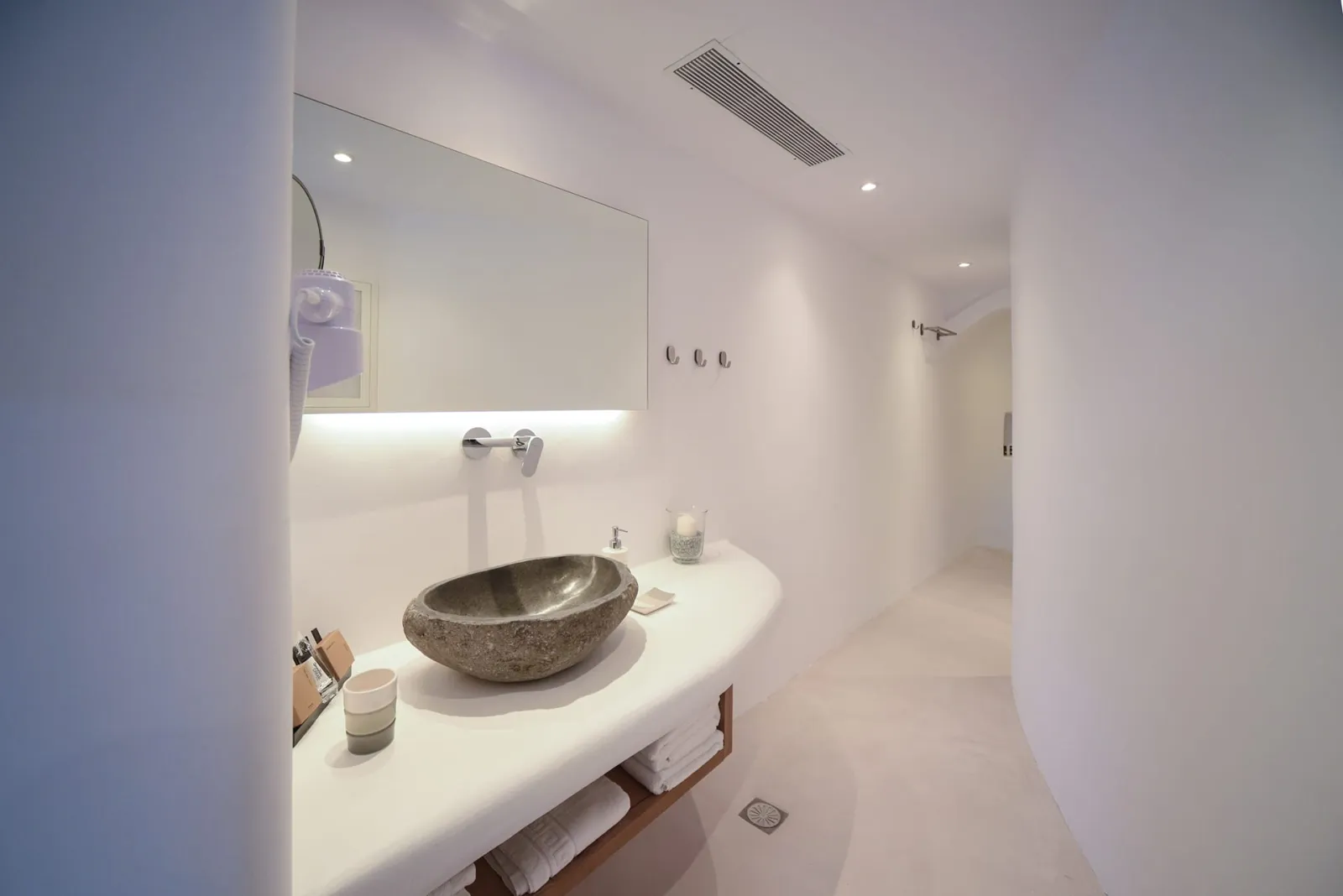 Deluxe Suite with Jetted Tub &amp; Pool View