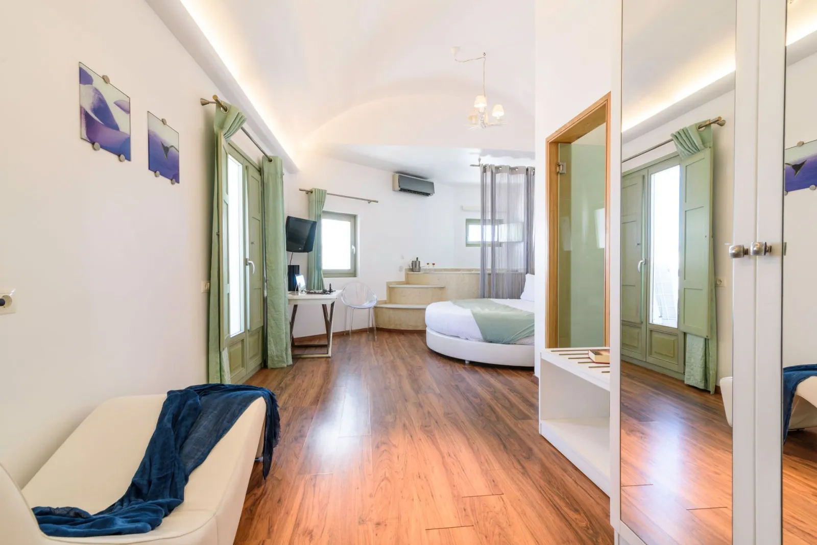 Honeymoon Suite with private Jacuzzi