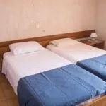 2 Linked Rooms with Sea View
