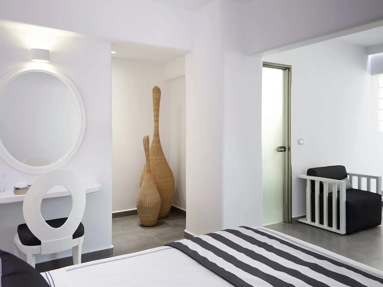 Elegant Suite with Outdoor Private Jacuzzi and Garden View