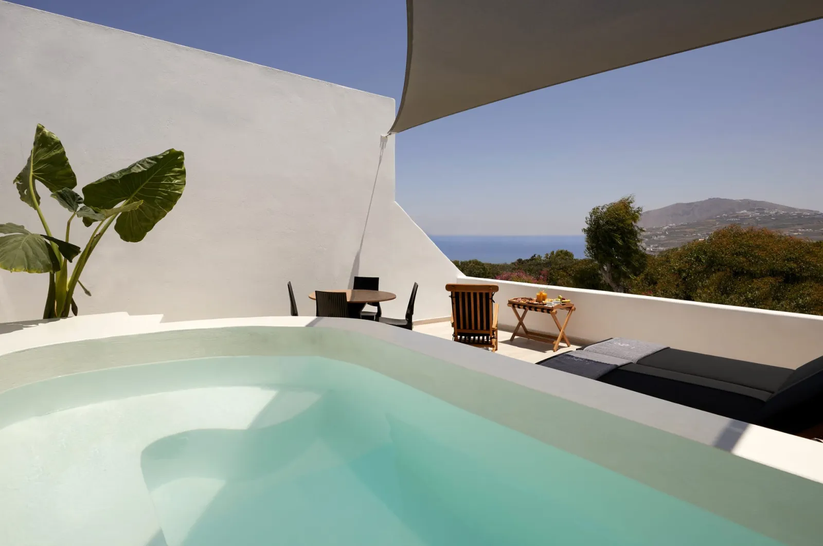 Royal Kalisti Two Bedroom Suite - Private Jacuzzi & Sea View | Top Floor
