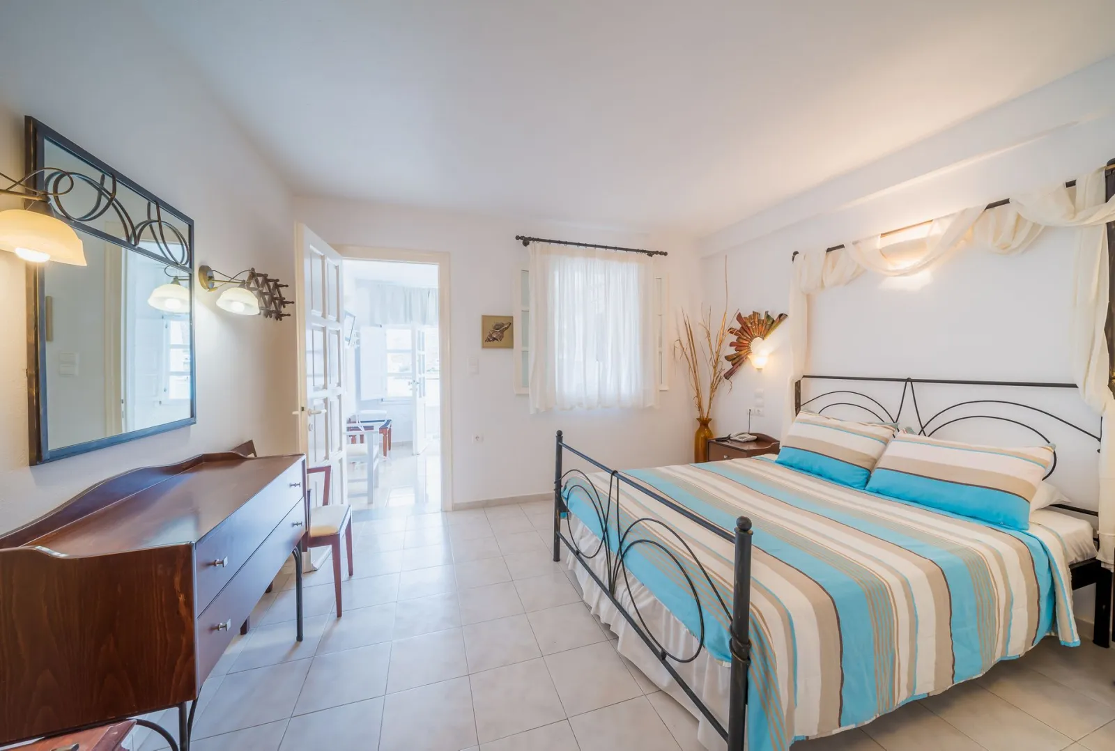 One Bedroom Apartment with Sea View 