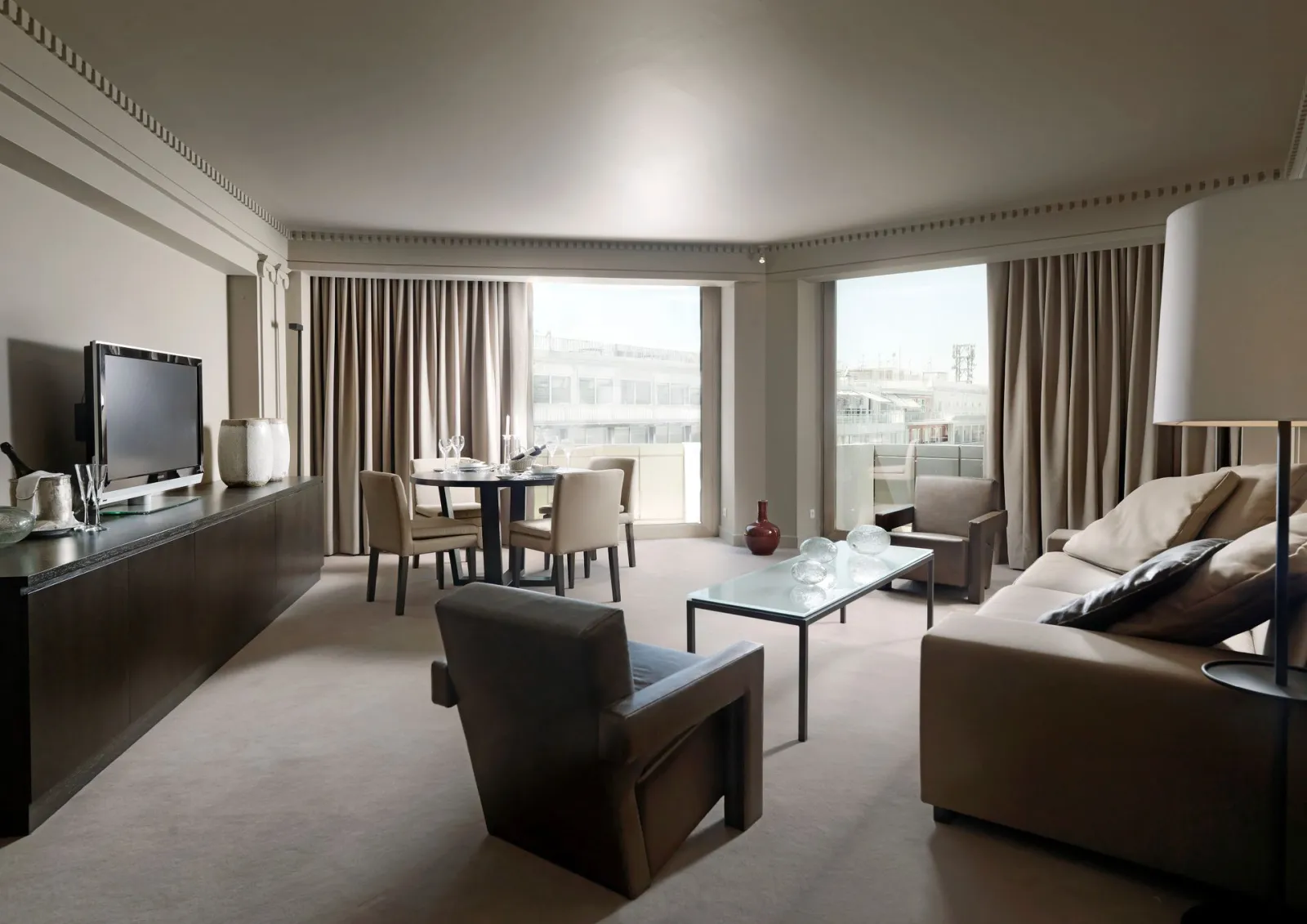 Deluxe City View Suite