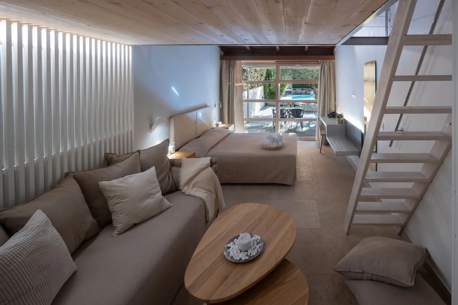 Maisonette with shared pool