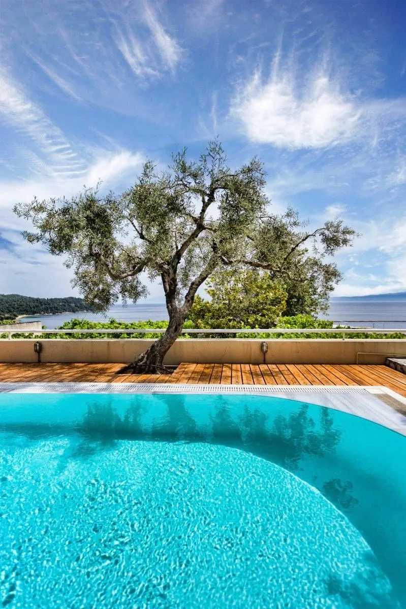 Maisonette with shared pool