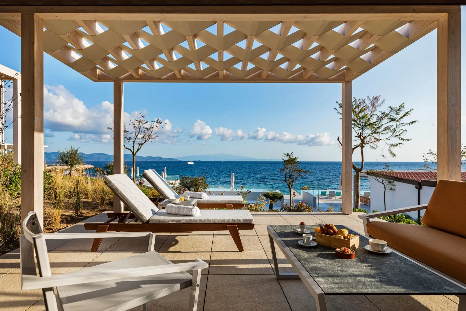 Front Sea &amp; Pool View Bungalow