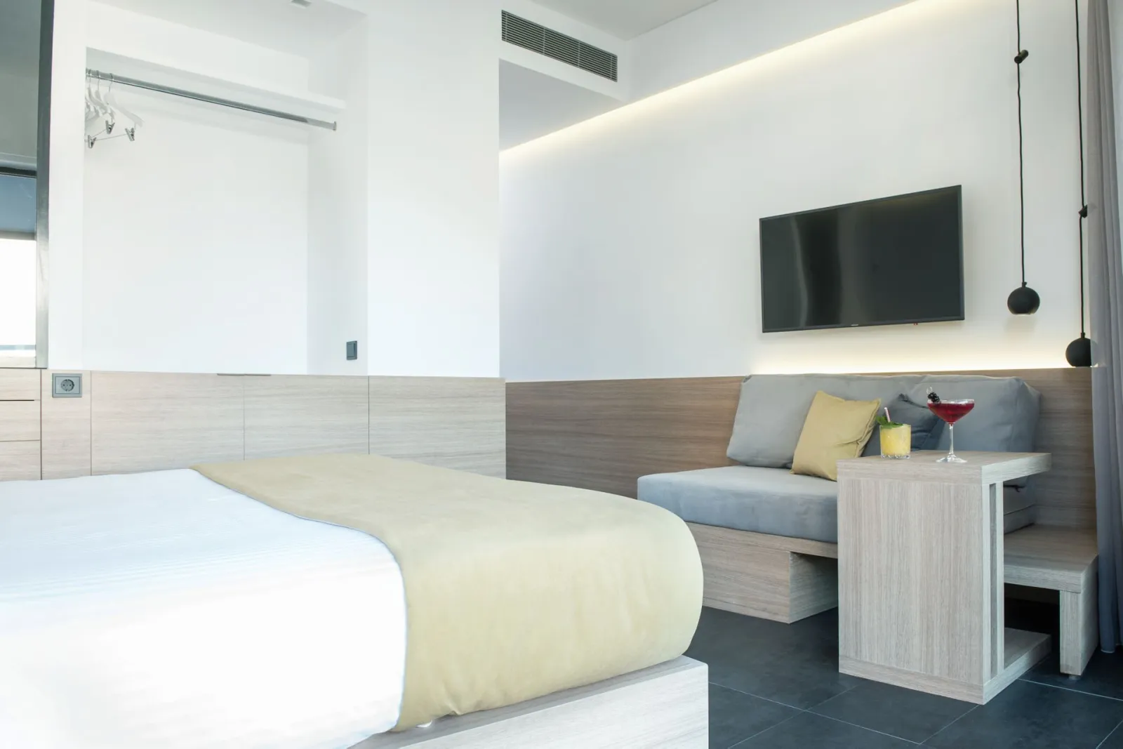 Deluxe Suite with Acropolis View & Veranda