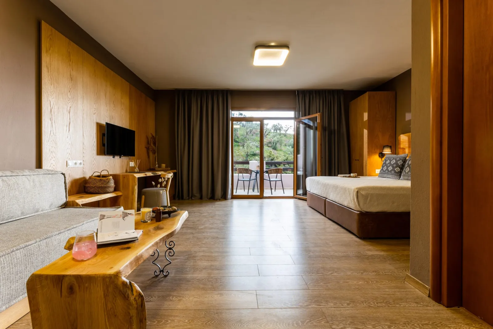 Superior Suite with partial Sea View
