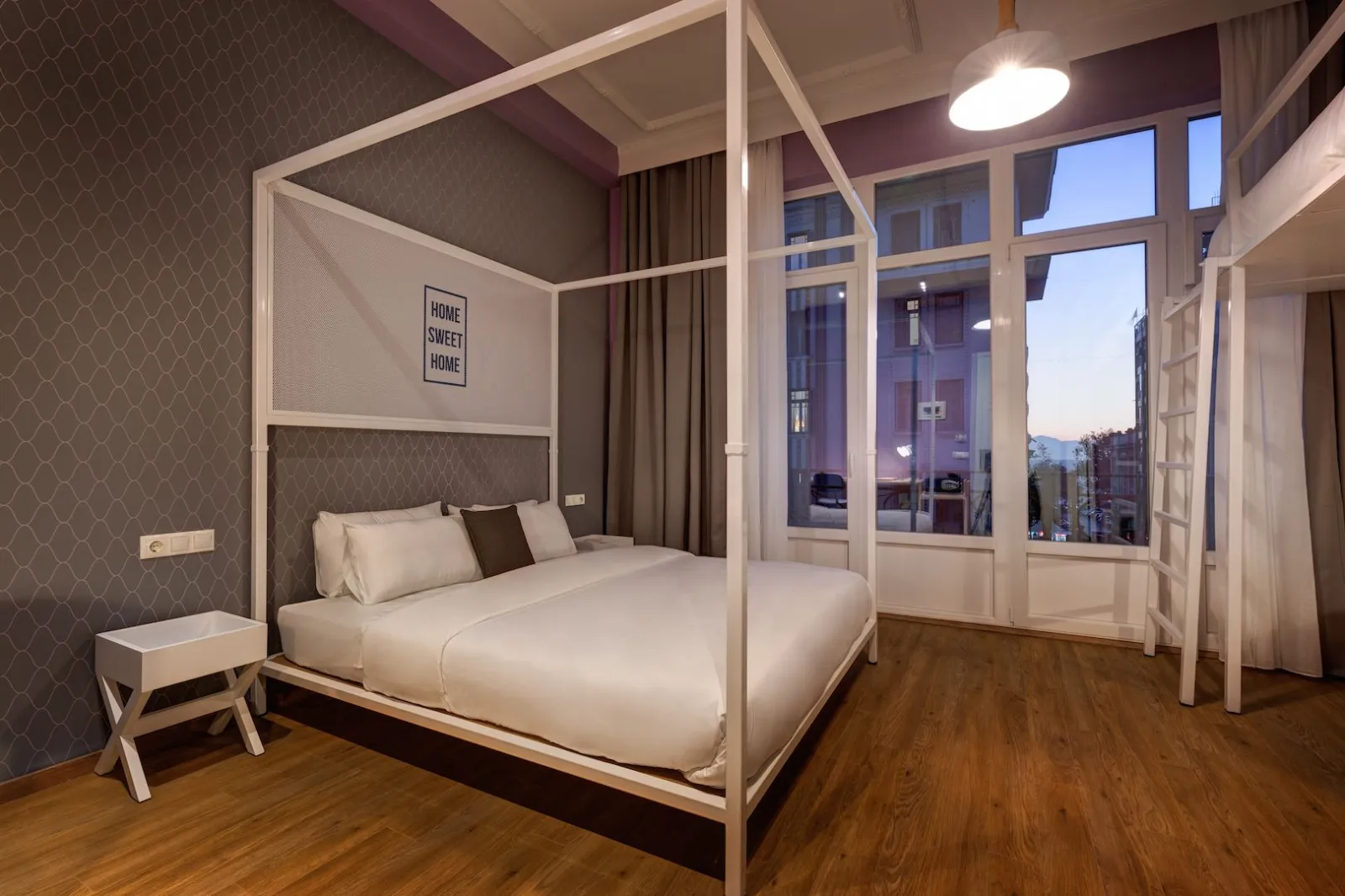 XL Loft Room