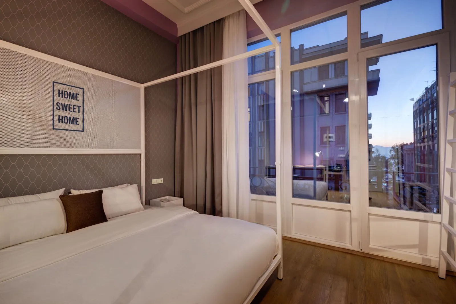 XL Loft Room