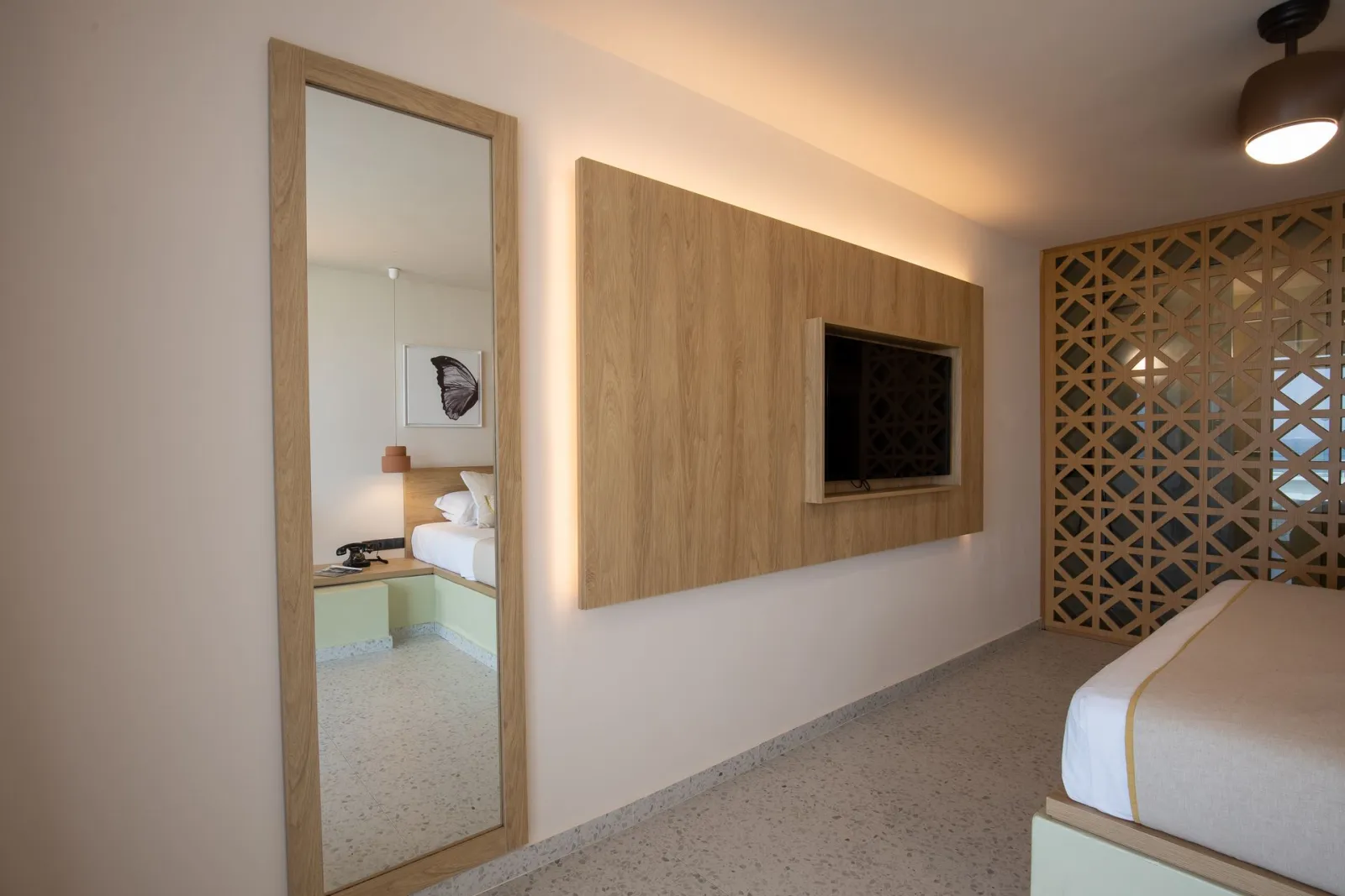 Executive Suite with Outdoor Jacuzzi 35m²