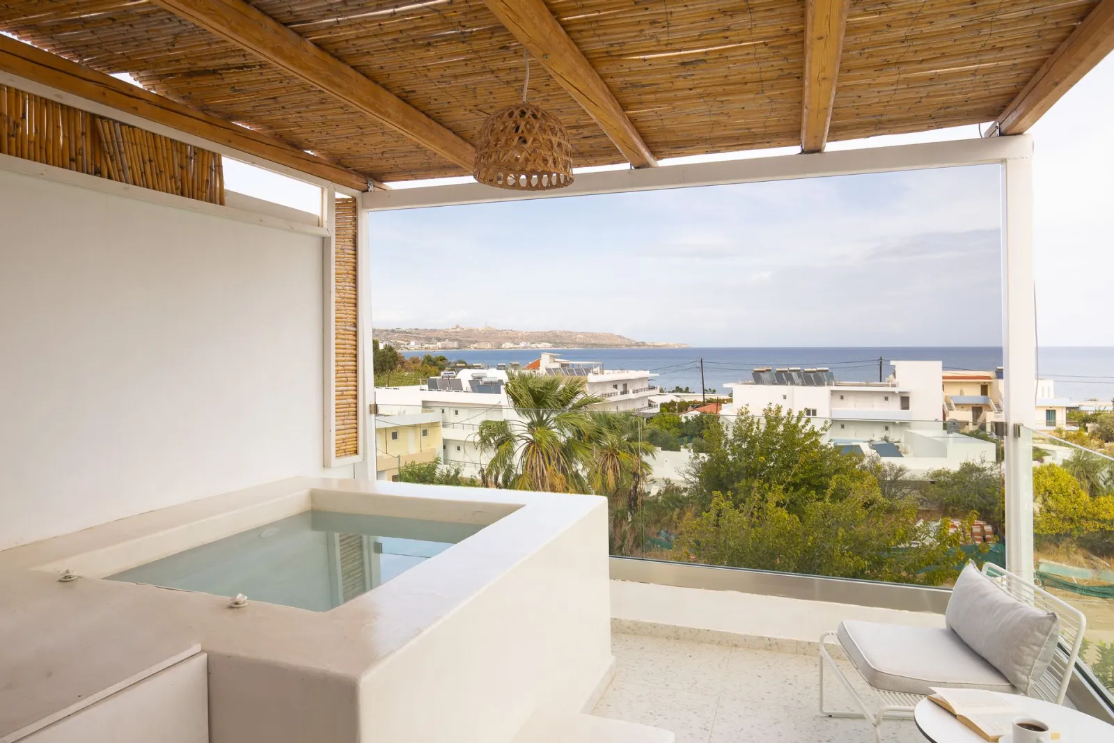 Executive Suite with Outdoor Jacuzzi 35m²