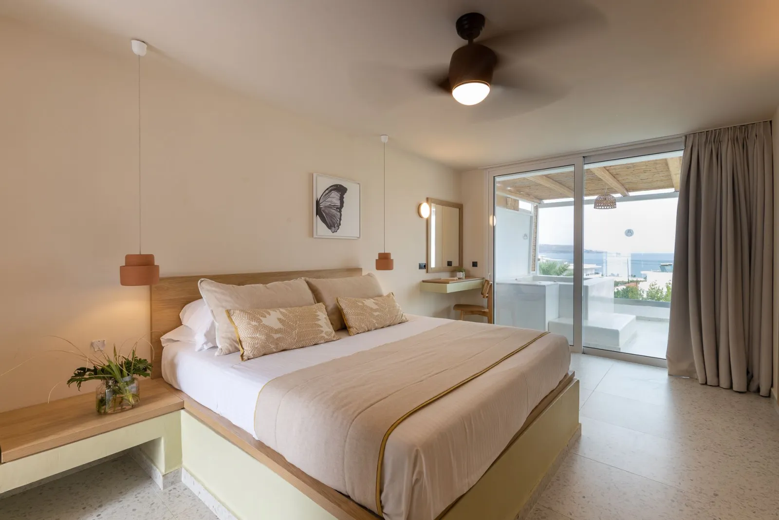Executive Suite with Outdoor Jacuzzi 35m²