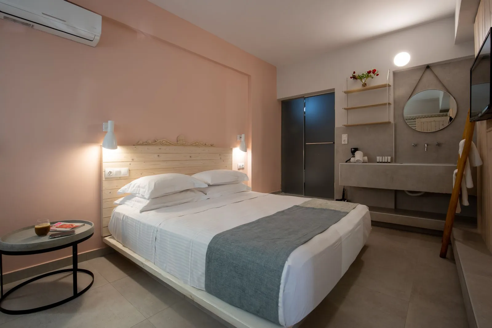Two Bedroom Suite - Pool Front 70m²