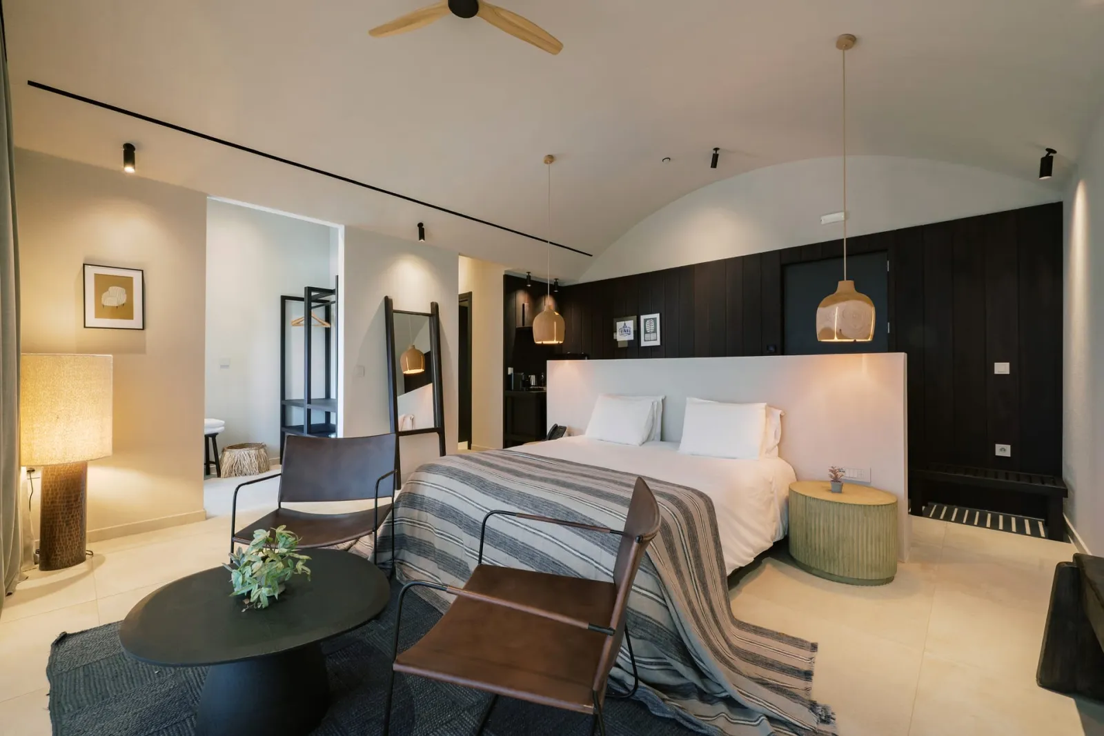 Penthouse Suite with Outdoor Jacuzzi 45m²