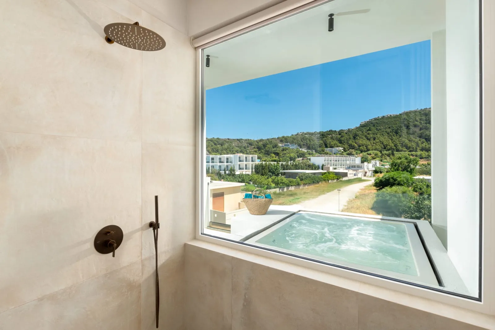 Penthouse Suite with Outdoor Jacuzzi 45m²