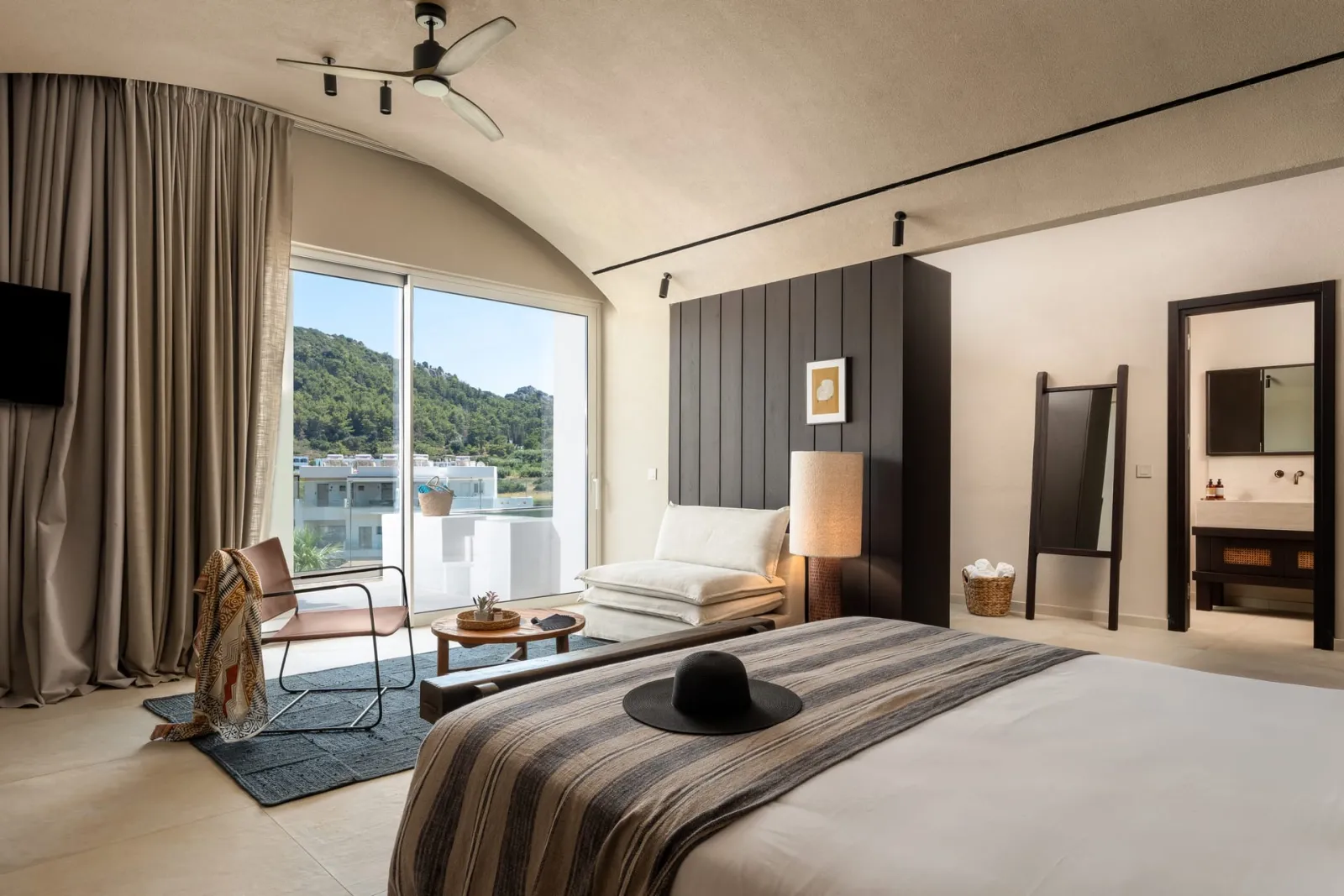 Penthouse Suite with Outdoor Jacuzzi 45m²