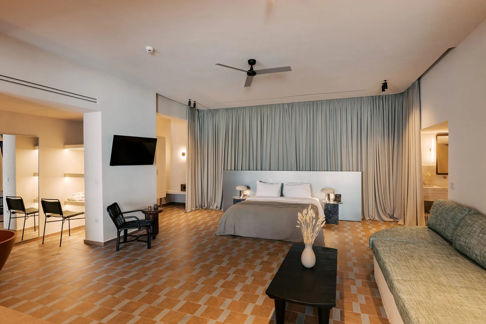 Premium Suite with Private Heated Pool 110m²