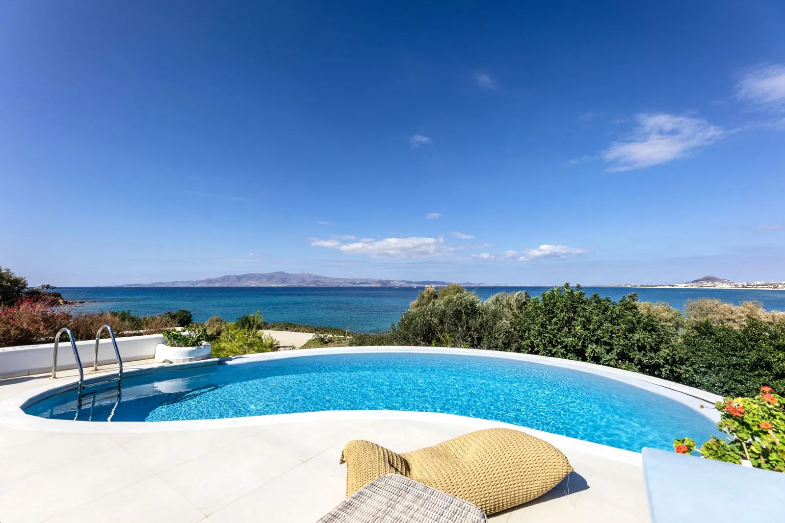 Villa 'Blue' with Private Pool 10 pax