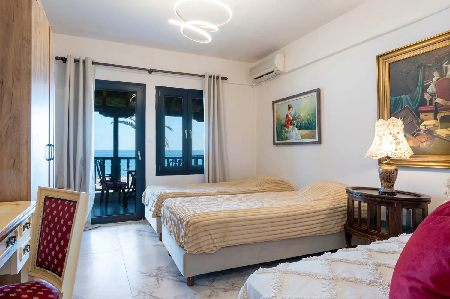 Large 2 Bedroom Sea Collection