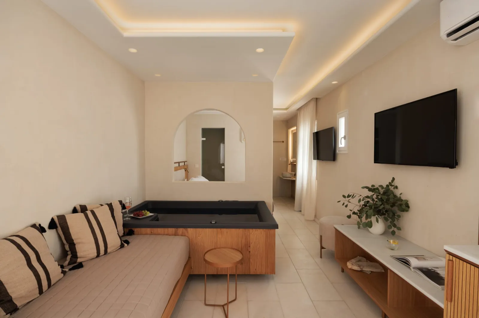 Supreme Suite With Indoor Hot Tub