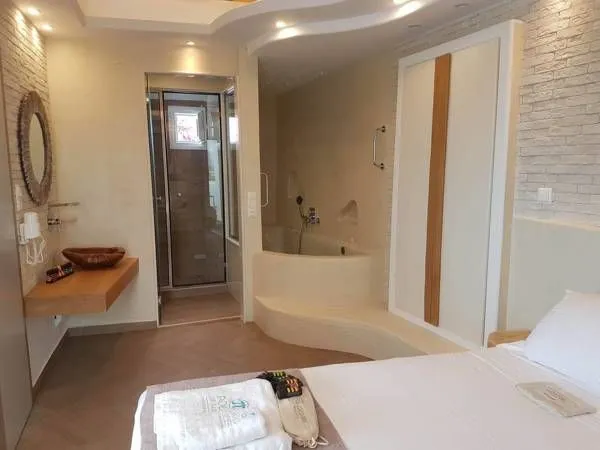 Master Suite with Outdoor Hot Tub