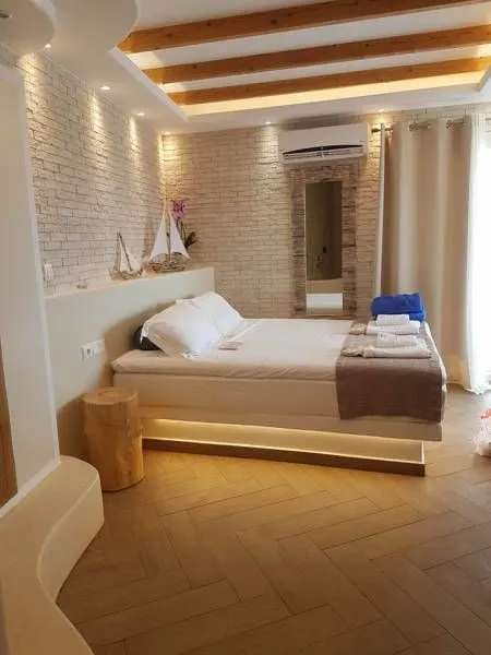 Master Suite with Outdoor Hot Tub