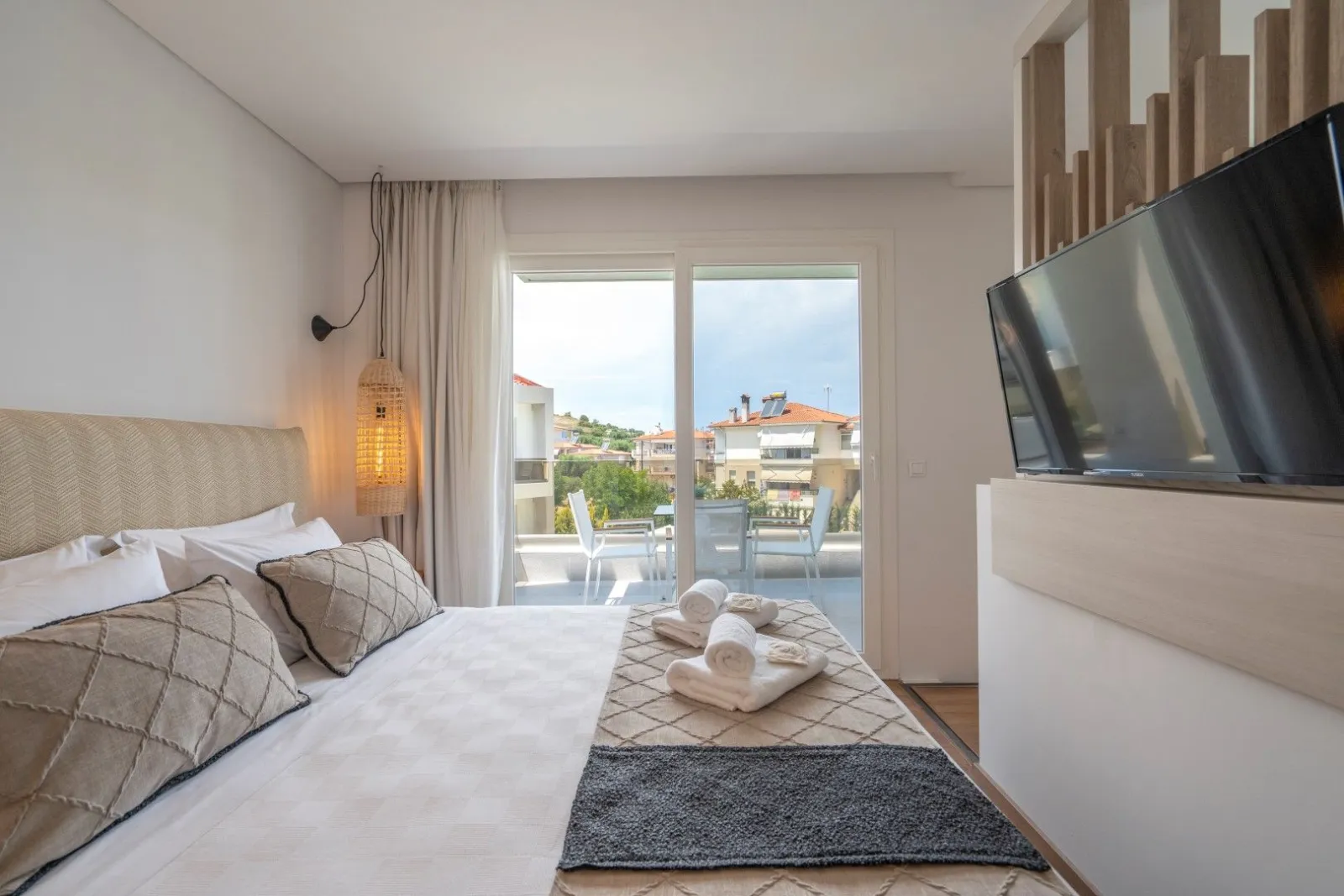 Premium Maisonette with Balcony Pool Front