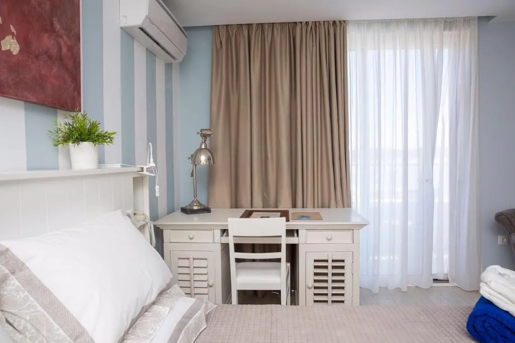 Junior Suite with Side Sea View