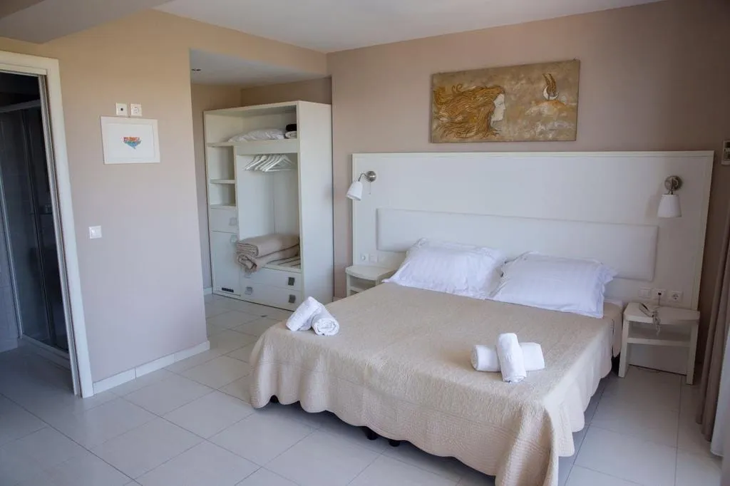 Triple Room with Front Sea View