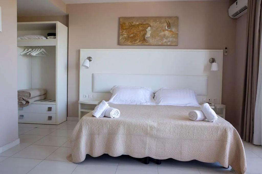 Triple Room with Front Sea View