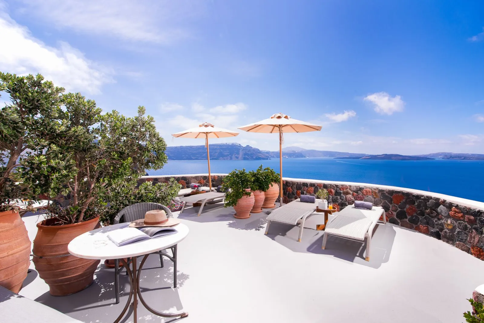 Mantzourana Cliff House with Caldera View 28m²