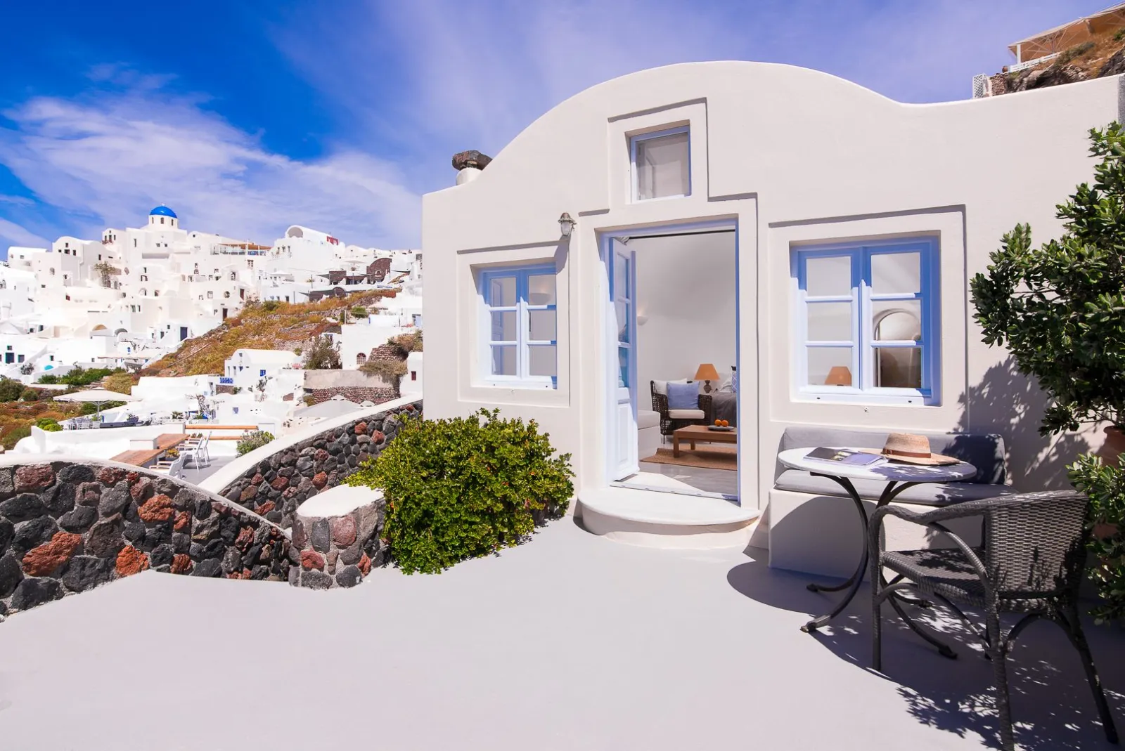 Mantzourana Cliff House with Caldera View 28m²