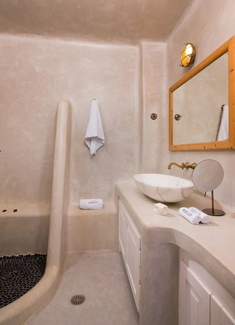 Mantzourana Cliff House with Caldera View 28m²