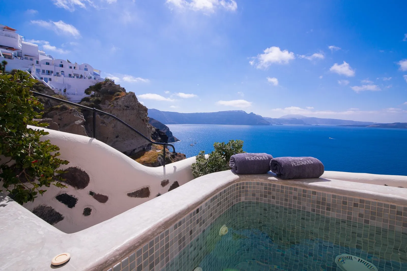 Mentha Cave Suite with Caldera View & Hot Tub 30m²