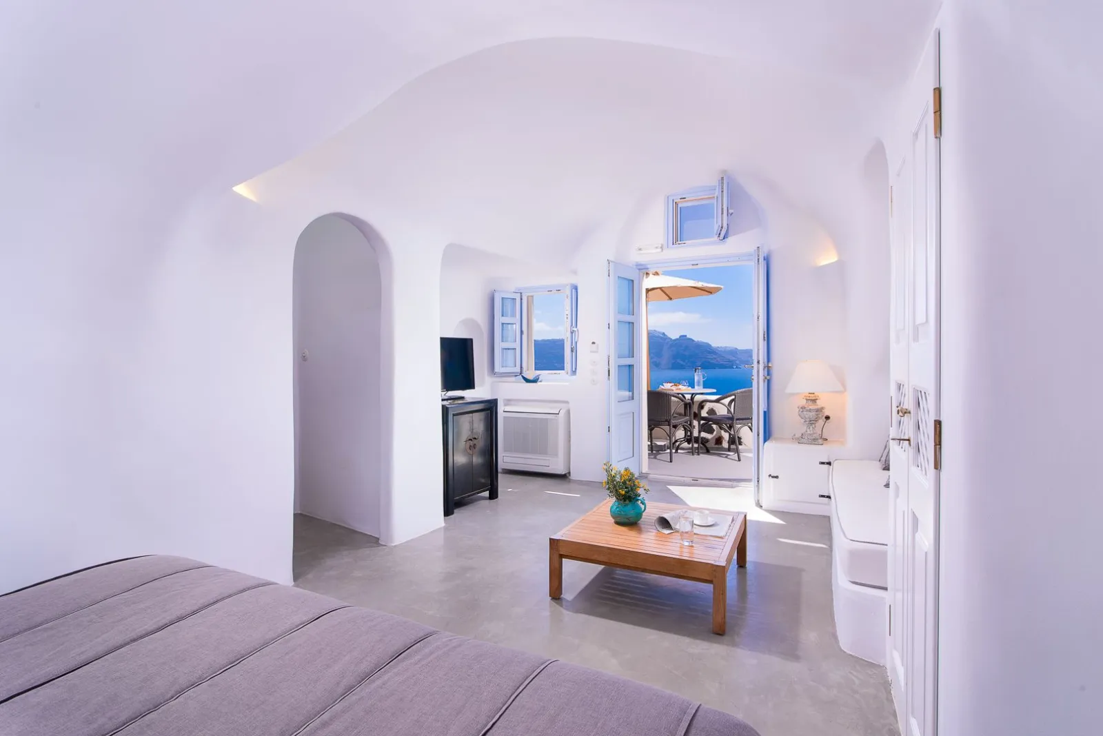 Mentha Cave Suite with Caldera View & Hot Tub 30m²