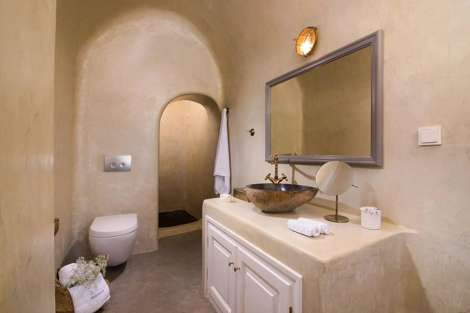Mentha Cave Suite with Caldera View & Hot Tub 30m²