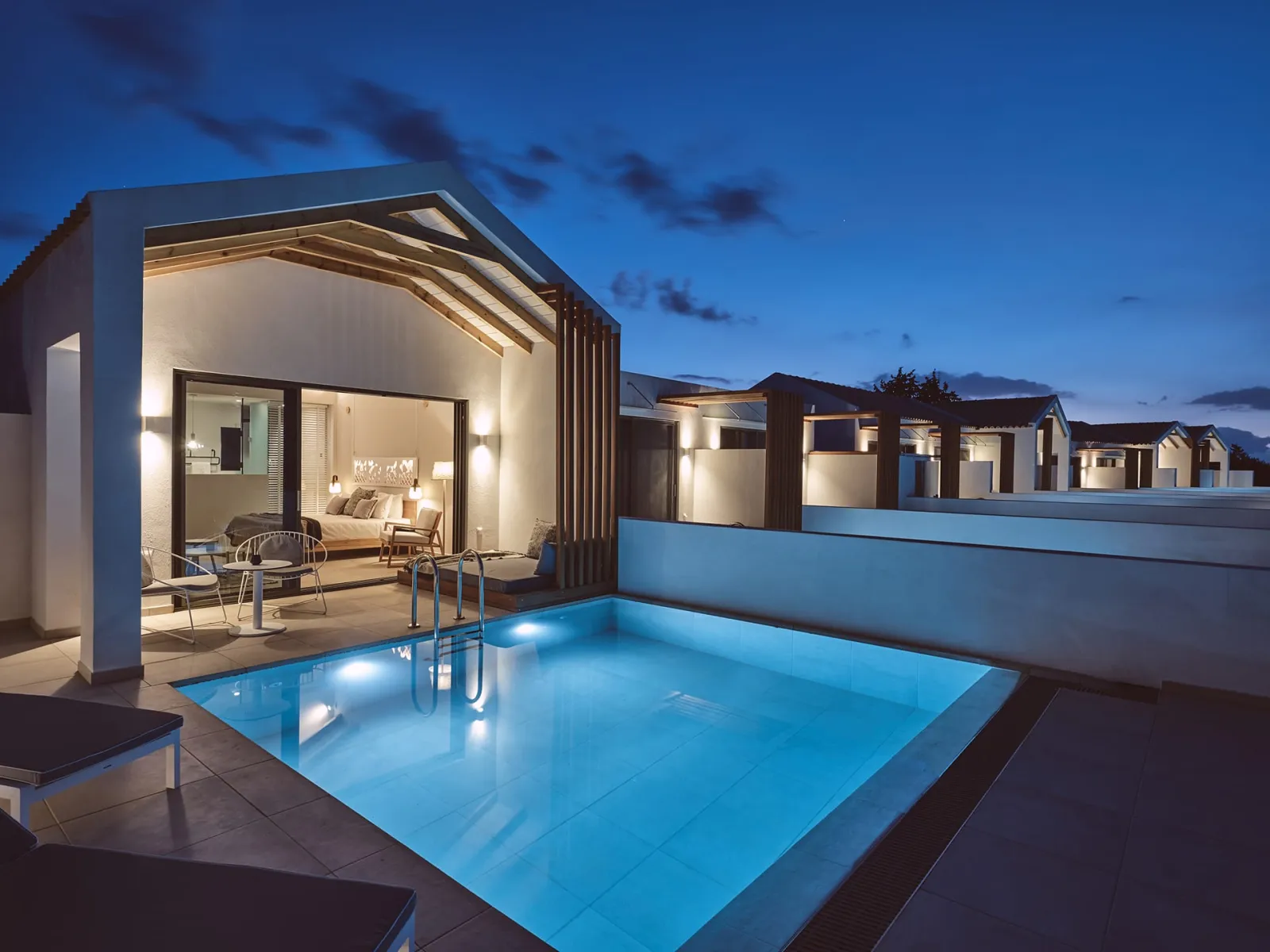 Deluxe Heated Private Pool Suite with Sea View