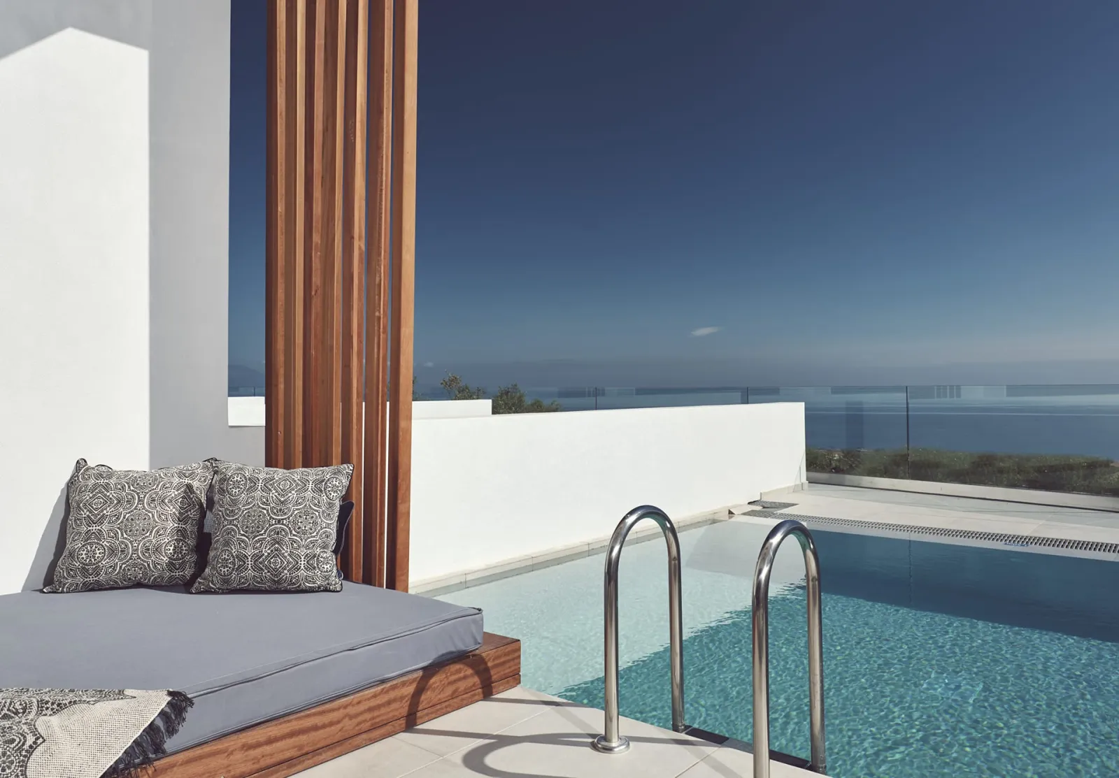 Deluxe Heated Private Pool Suite with Sea View