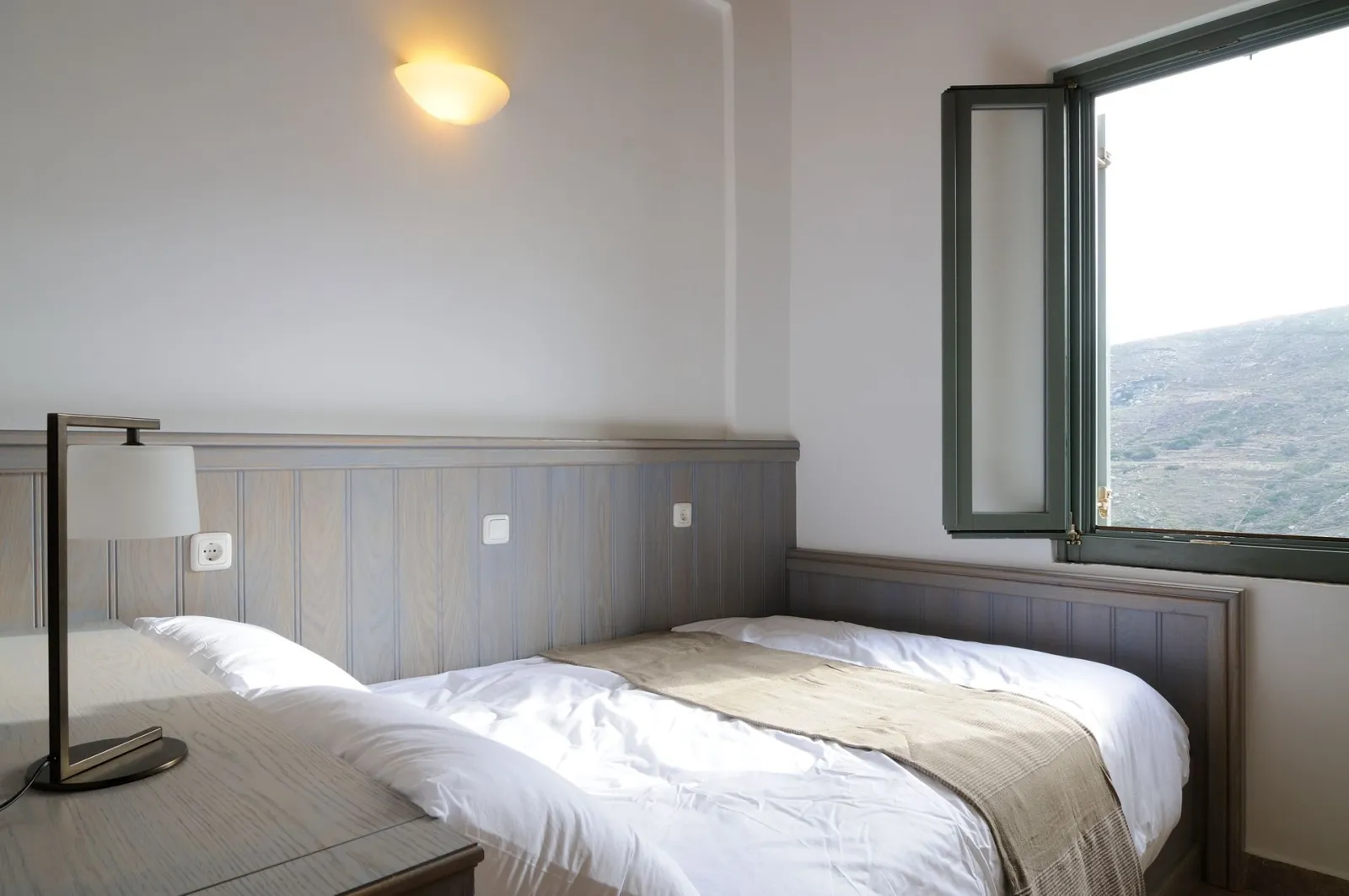 Suite | Side Sea View