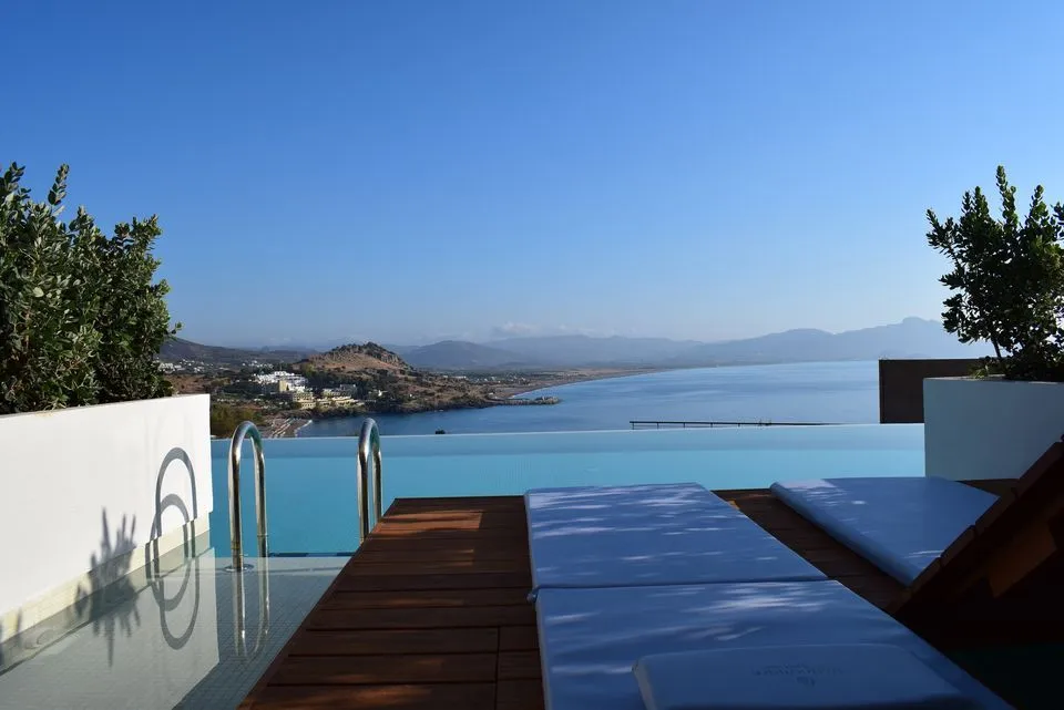 Deluxe Pool Front Sea View