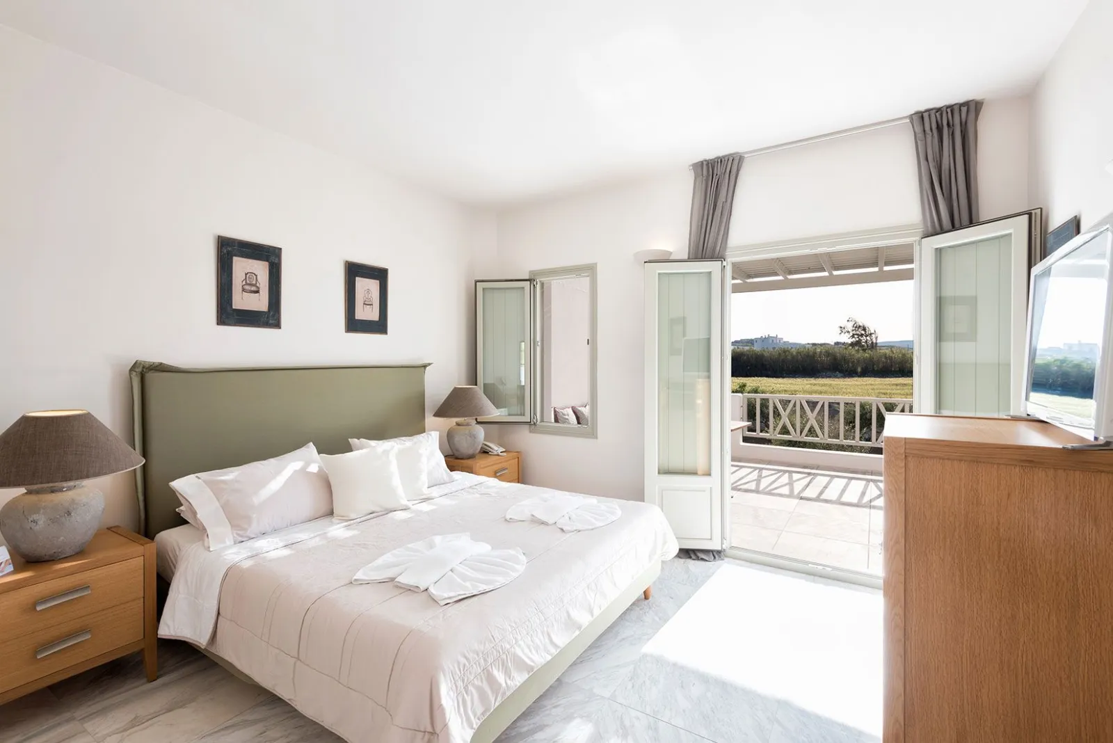Executive Suite with Partial Sea View