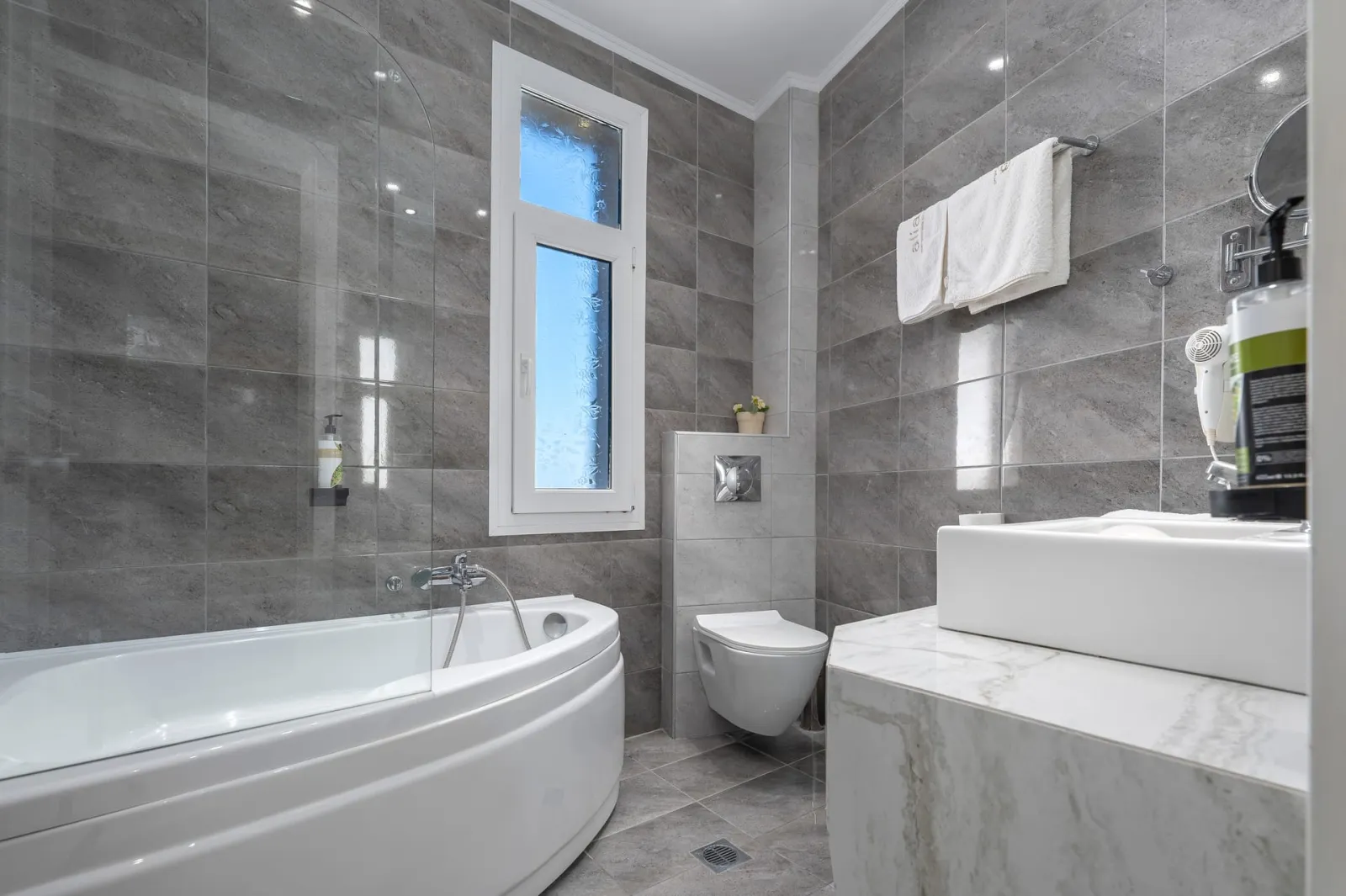 CLASSIC SEA VIEW TRIPLE ROOM