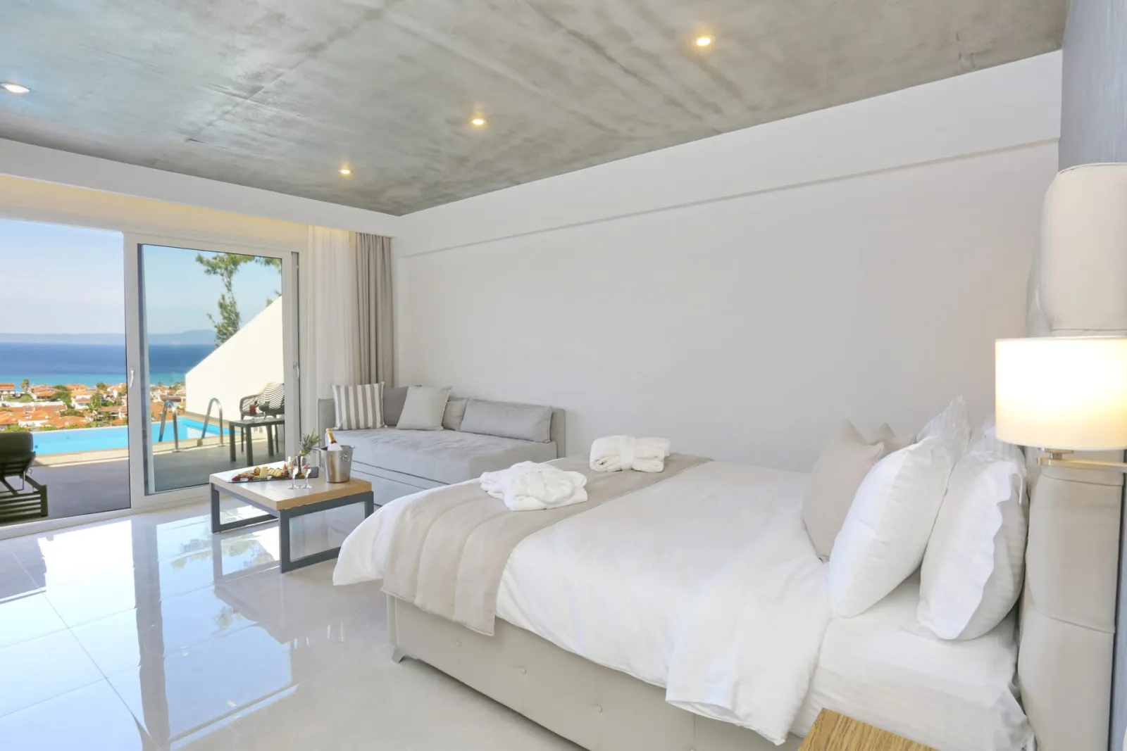 SIGNATURE SUITE PRIVATE POOL PANORAMIC SEA VIEW