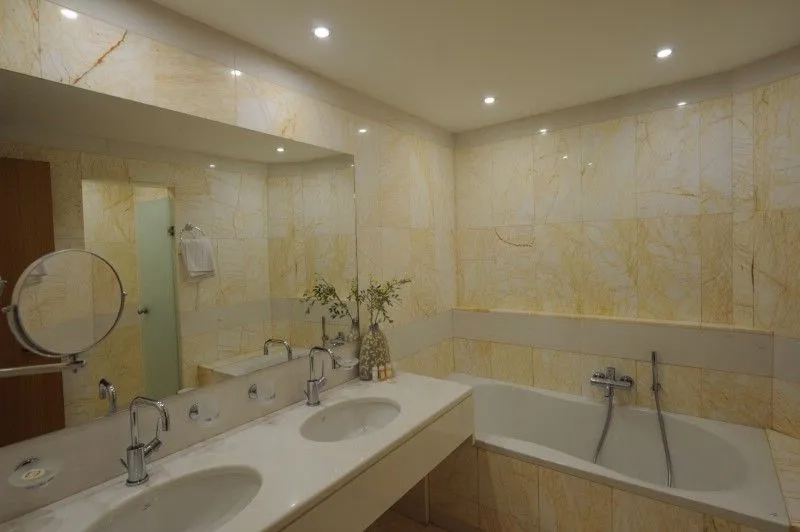 ONE BEDROOM SUITE SIDE SEA VIEW