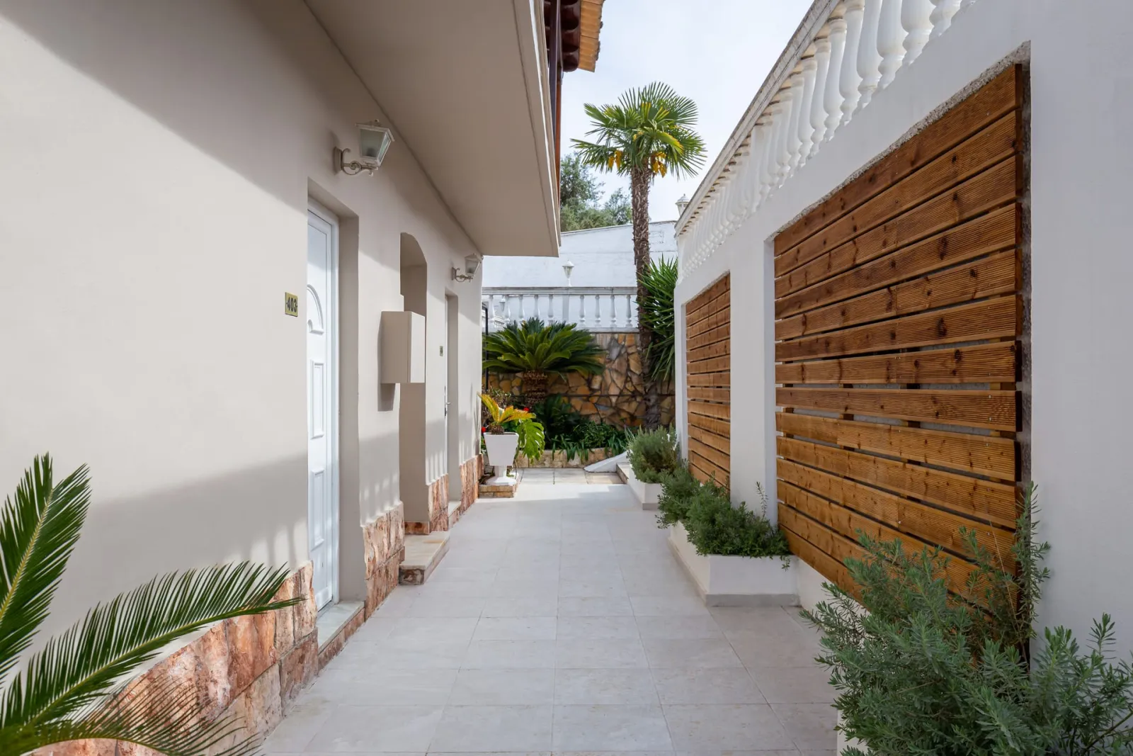 Bungalow Garden View