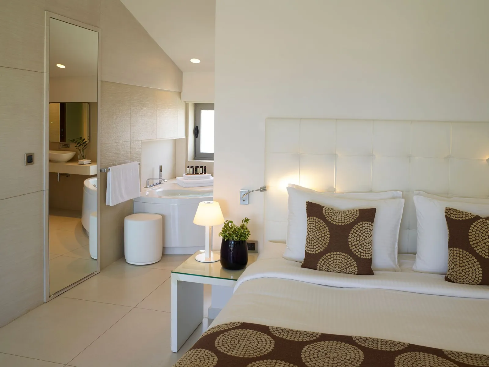 Premium Double Room with Spa Bath and Garden View - 30m²
