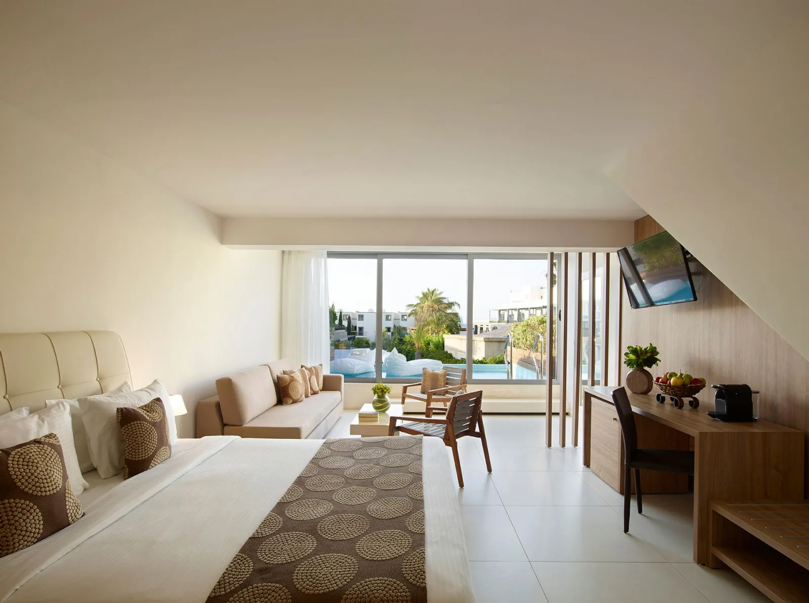 Premium Swim Up Double Room with Garden View - 33m²